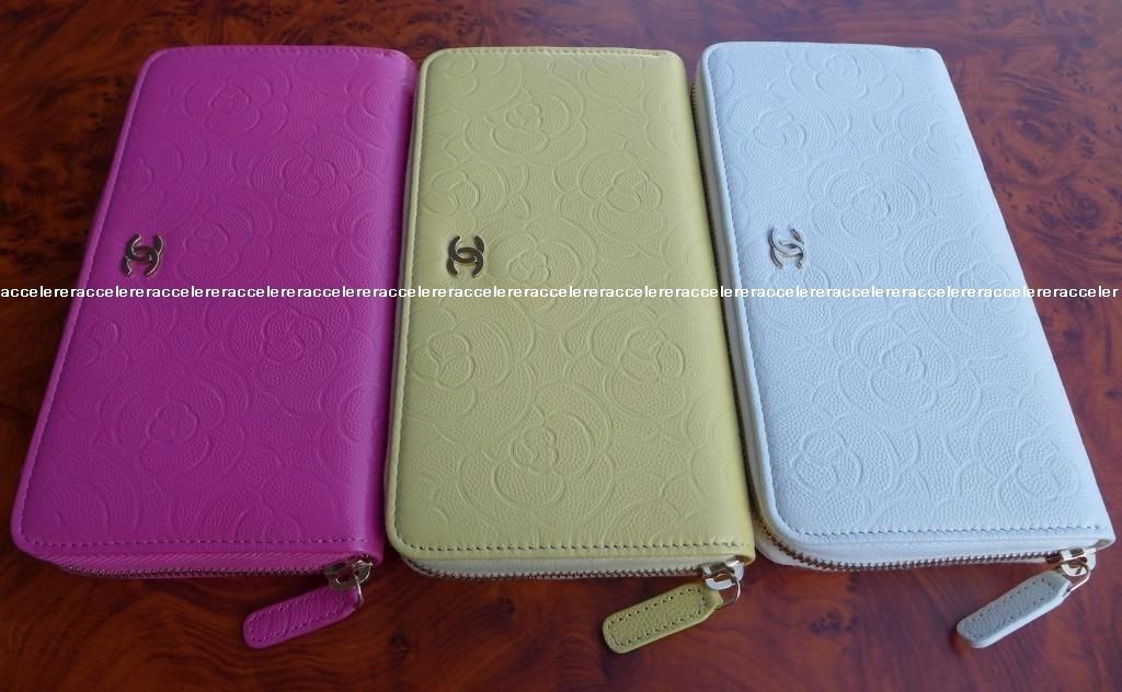 国内即発 CHANEL カメリア型押し ラウンドジップ キャビアスキン