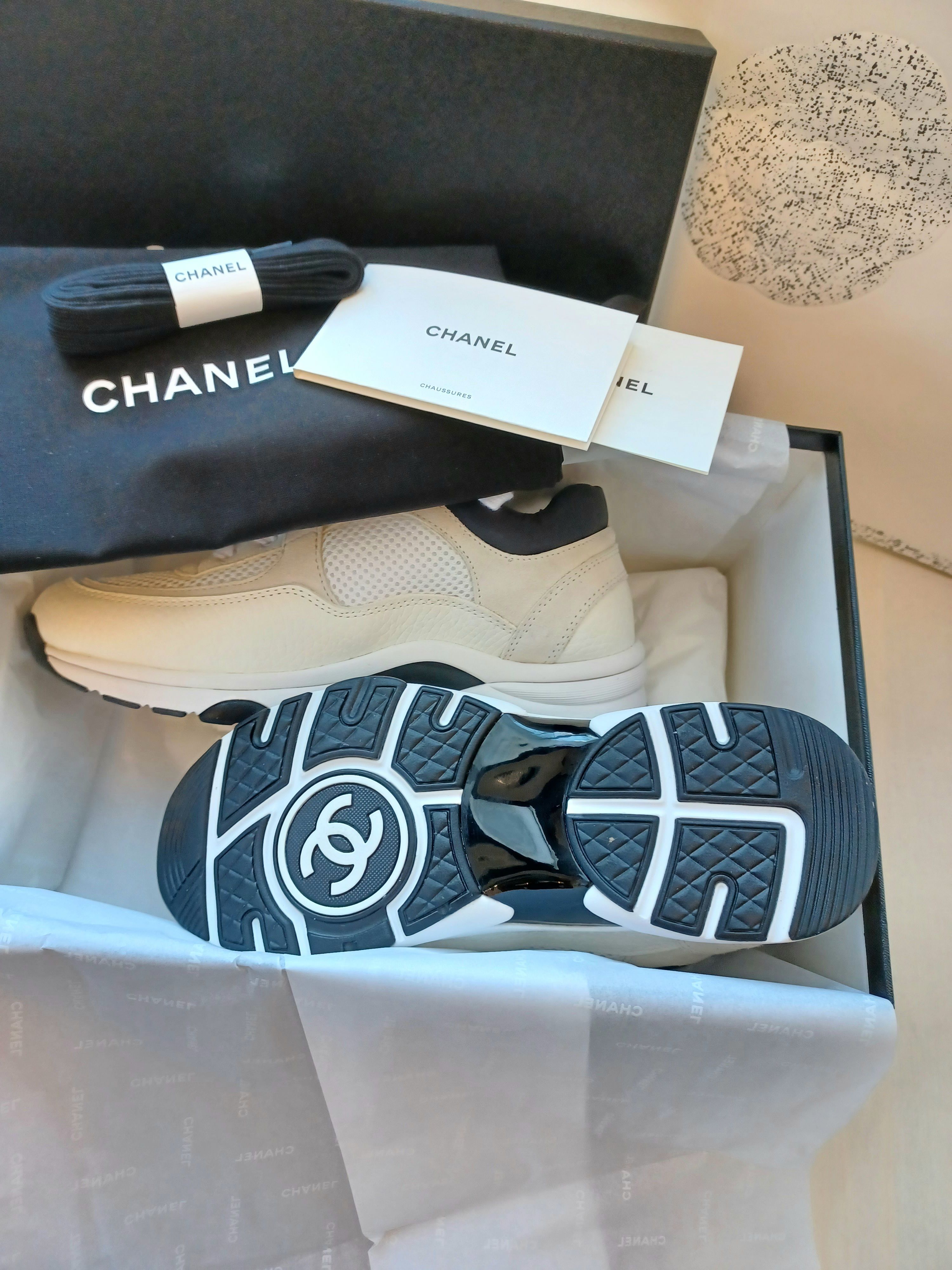 CHANEL 大人気☆定番CCマークスニーカー☆ホワイト (CHANEL