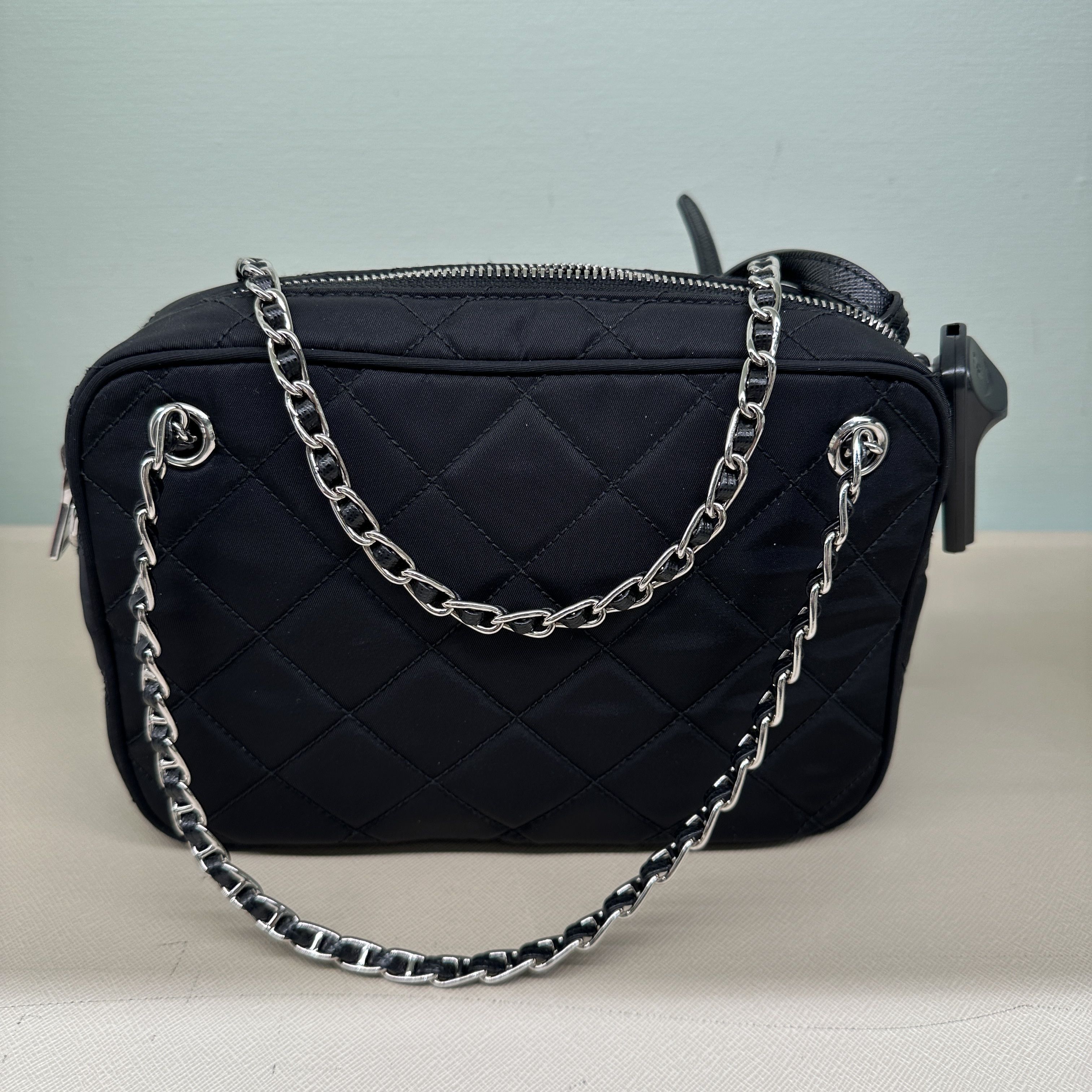 VIP価格! PRADA キルティング ショルダーバッグ 1BH910 VIP価格! PRADA キルティング ショルダーバッグ 1BH910
