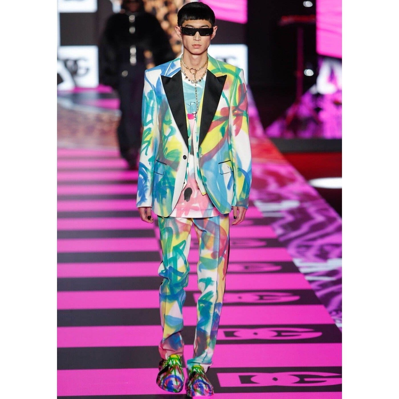 ランウェイ Dolce & Gabbana グラフィティロゴ セットアップ ランウェイ Dolce & Gabbana スプレーグラフィティ セットアップ