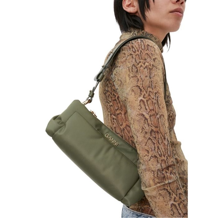 GANNI】ガニー ピローバゲットバッグ (Ganni/トートバッグ) A4427【BUYMA】 GANNI】ガニー ピローバゲットバッグ (Ganni/トートバッグ) A4427【BUYMA】