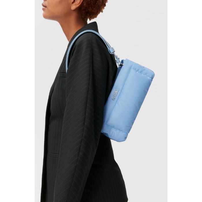 GANNI】ガニー ピローバゲットバッグ (Ganni/トートバッグ) A4427【BUYMA】 GANNI】ガニー ピローバゲットバッグ (Ganni/トートバッグ) A4427【BUYMA】