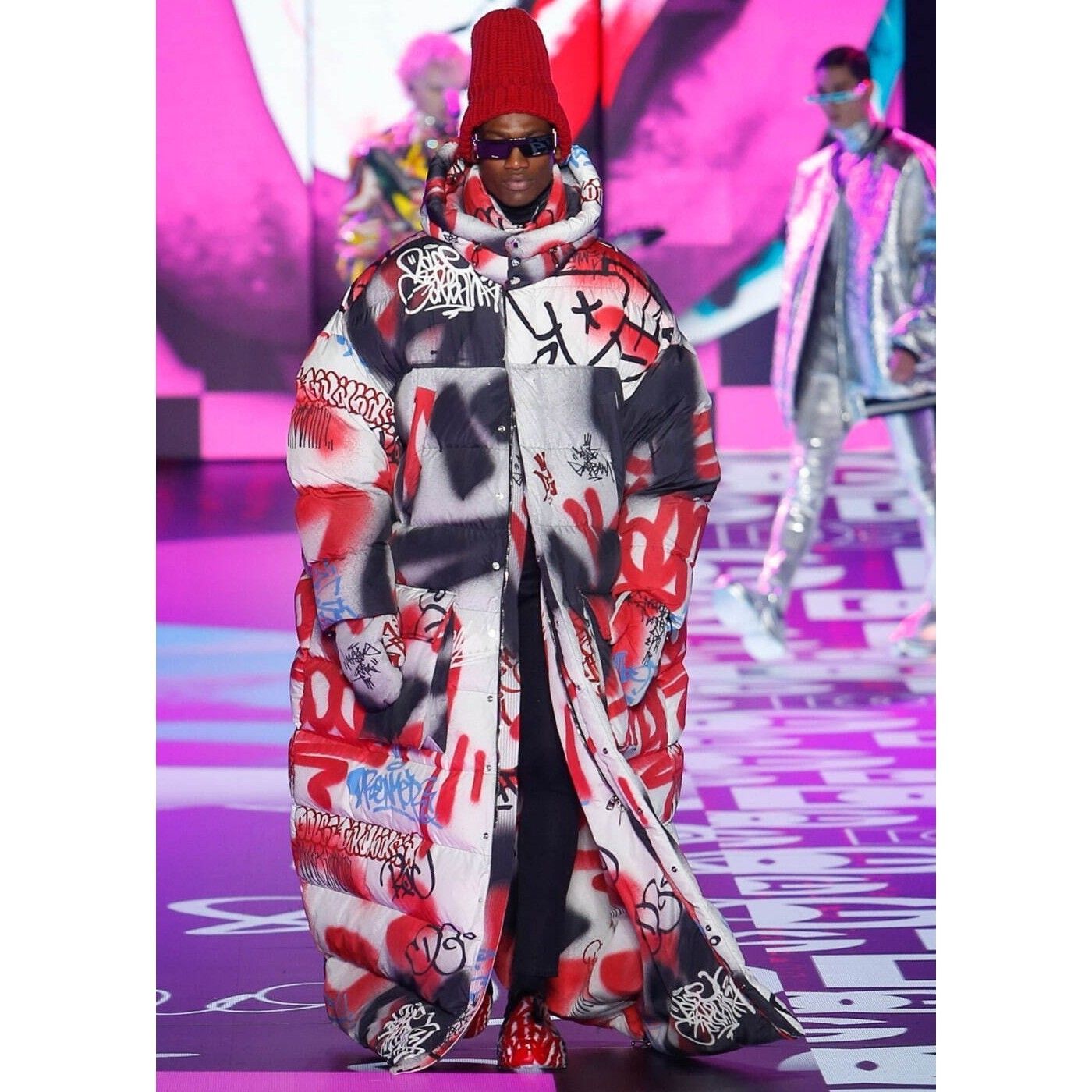 ☆送料関税込☆Dolce & Gabbana☆ノースリーブ コート ランウェイ Dolce & Gabbana スプレーグラフィティ ジャケット