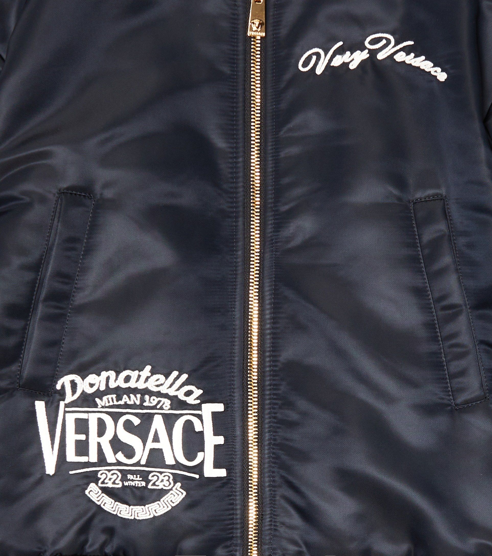 VERSACE☆キッズ ロゴ バーシティ ジャケット ブラック VERSACE☆キッズ ロゴ バーシティ ジャケット ブラック (VERSACE