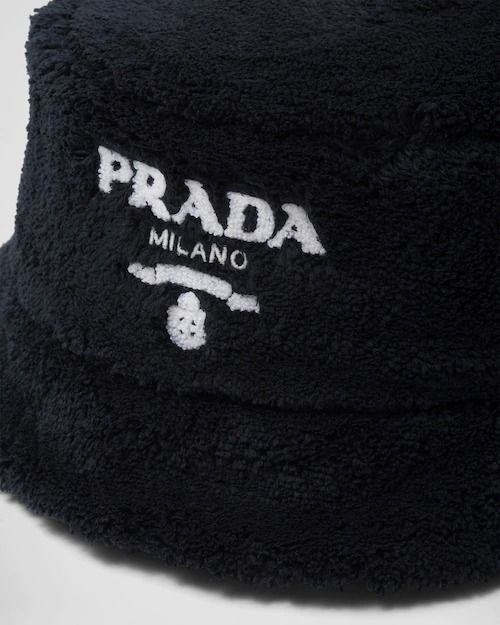 関税無 PRADA 新作 フワフワ♪ バケットハット 帽子 刺繍ロゴ (PRADA ...