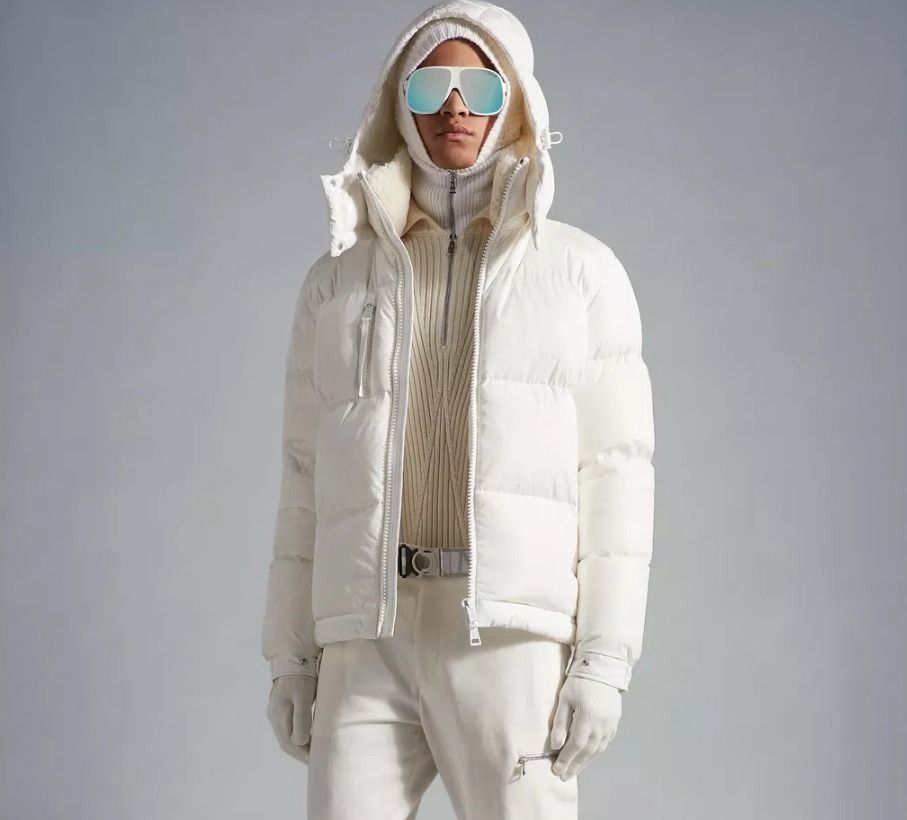 MONCLER2022/23秋冬新作 フード付きダウンジャケット BOUCHET MONCLER2022/23秋冬新作 フード付きダウンジャケット TARENTAISE