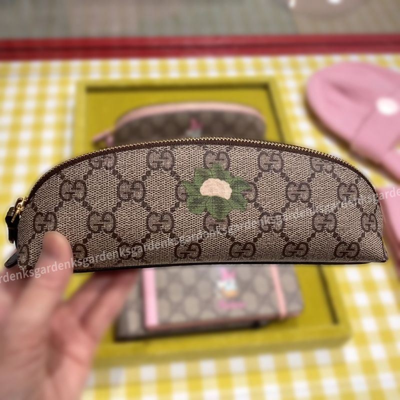 GUCCI☆カリフラワー GGスプリーム ペンケース☆すぐ届く！ (GUCCI