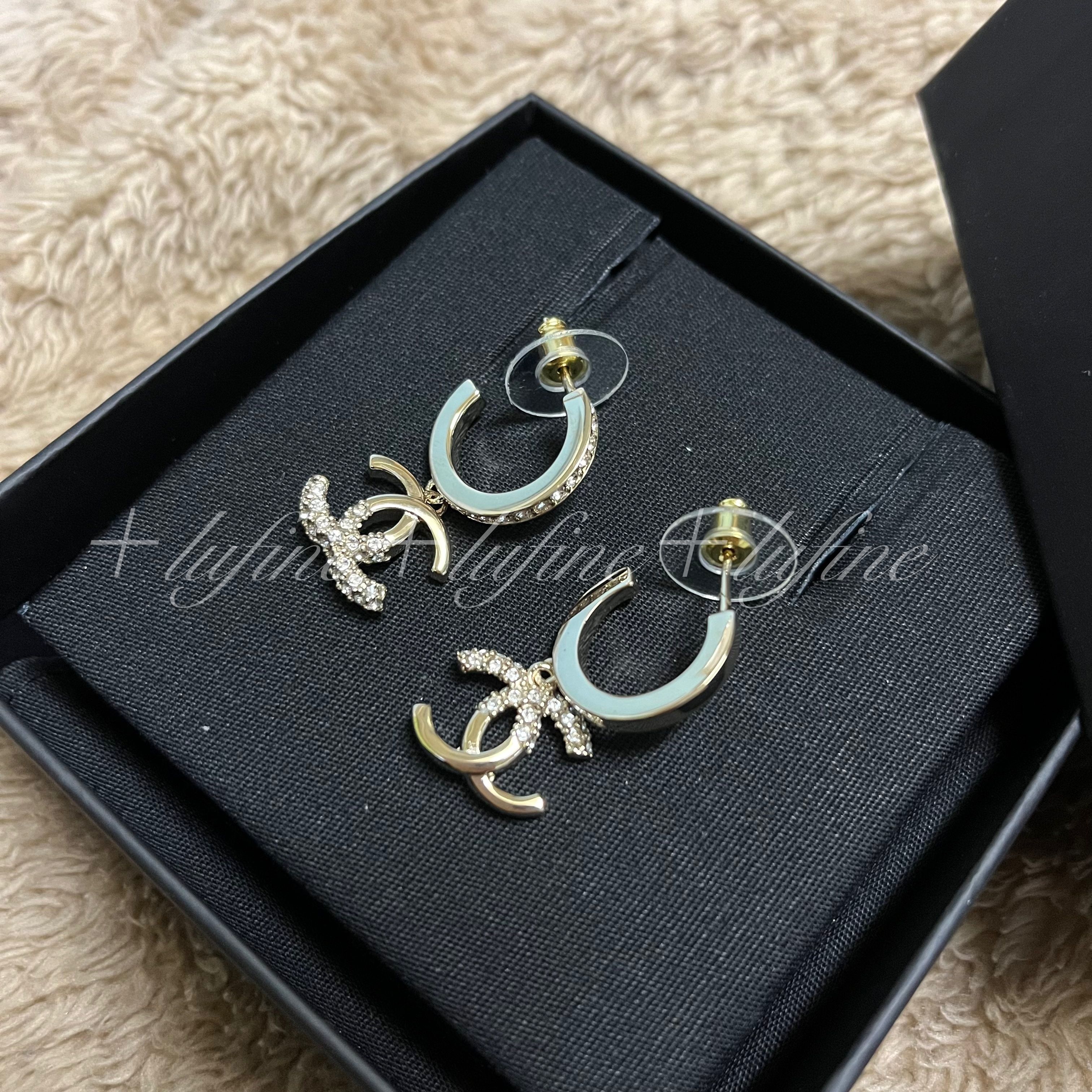 すぐ届くキラッとさりげなく揺れる♪】CHANEL ピアス (CHANEL