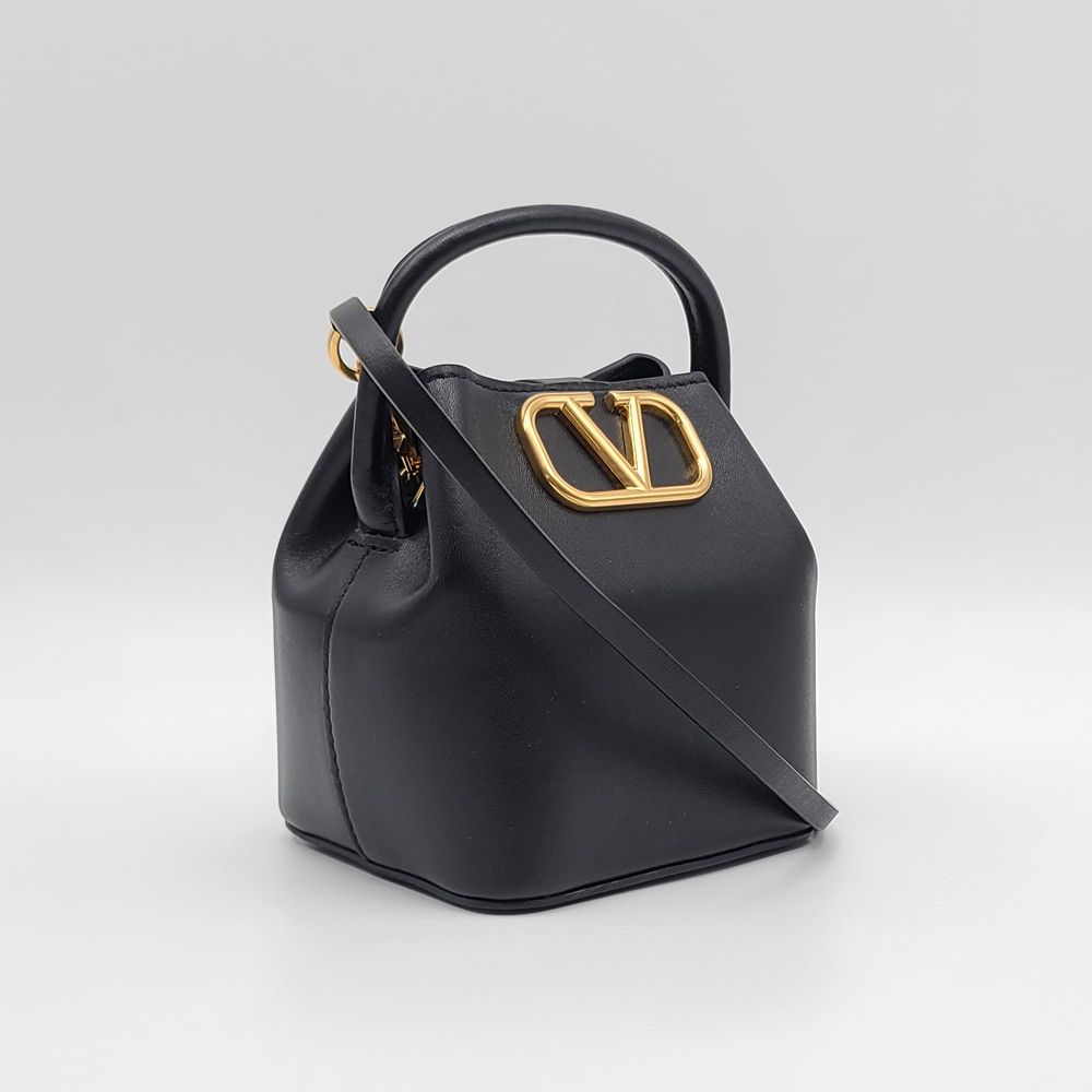◯valentino かごポシェット◯かごバッグ 黒 チェーン