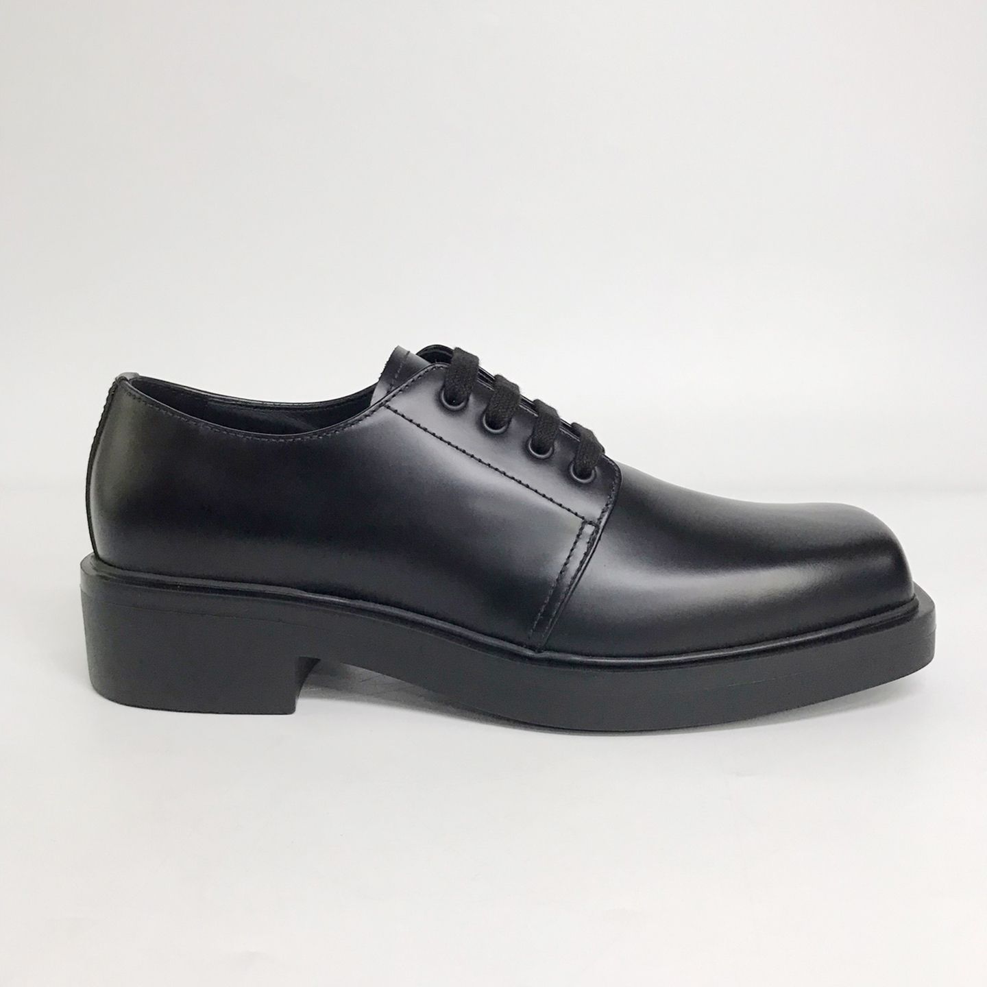 PRADA☆関税込 ブラッシュドレザー ダービーシューズ (PRADA