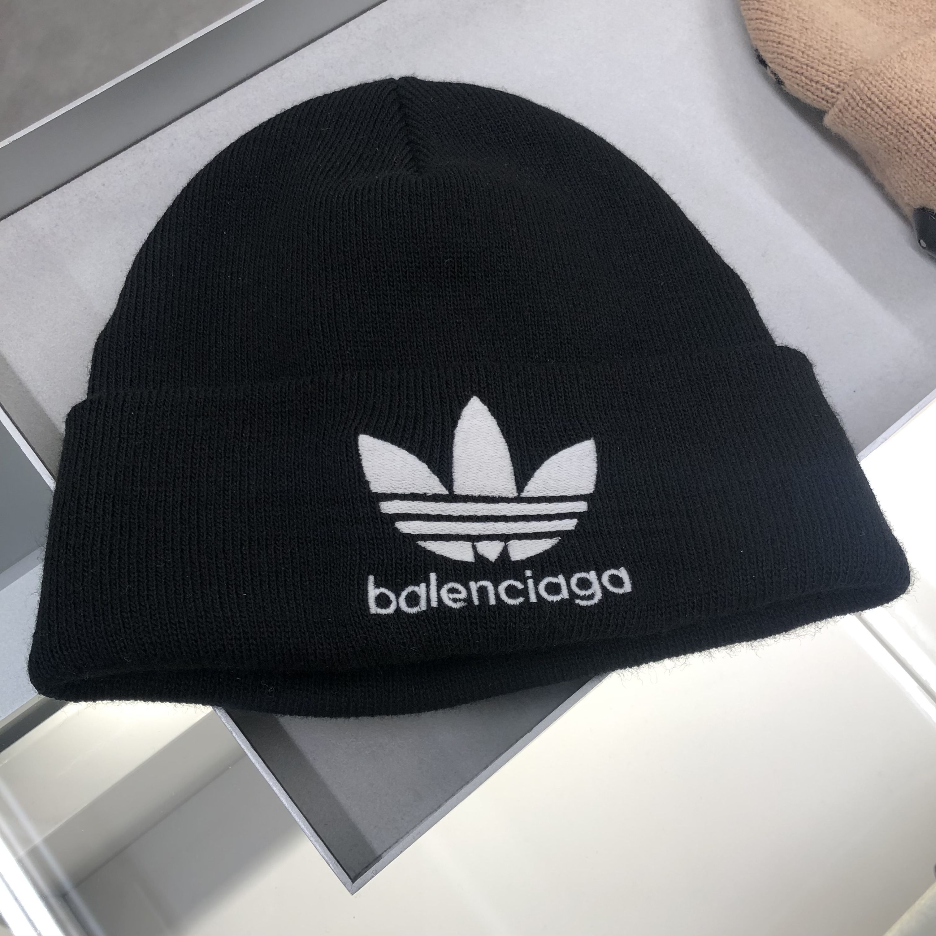 BALENCIAGA adidas ビーニーニット帽 【最安値挑戦！】 29400円引き