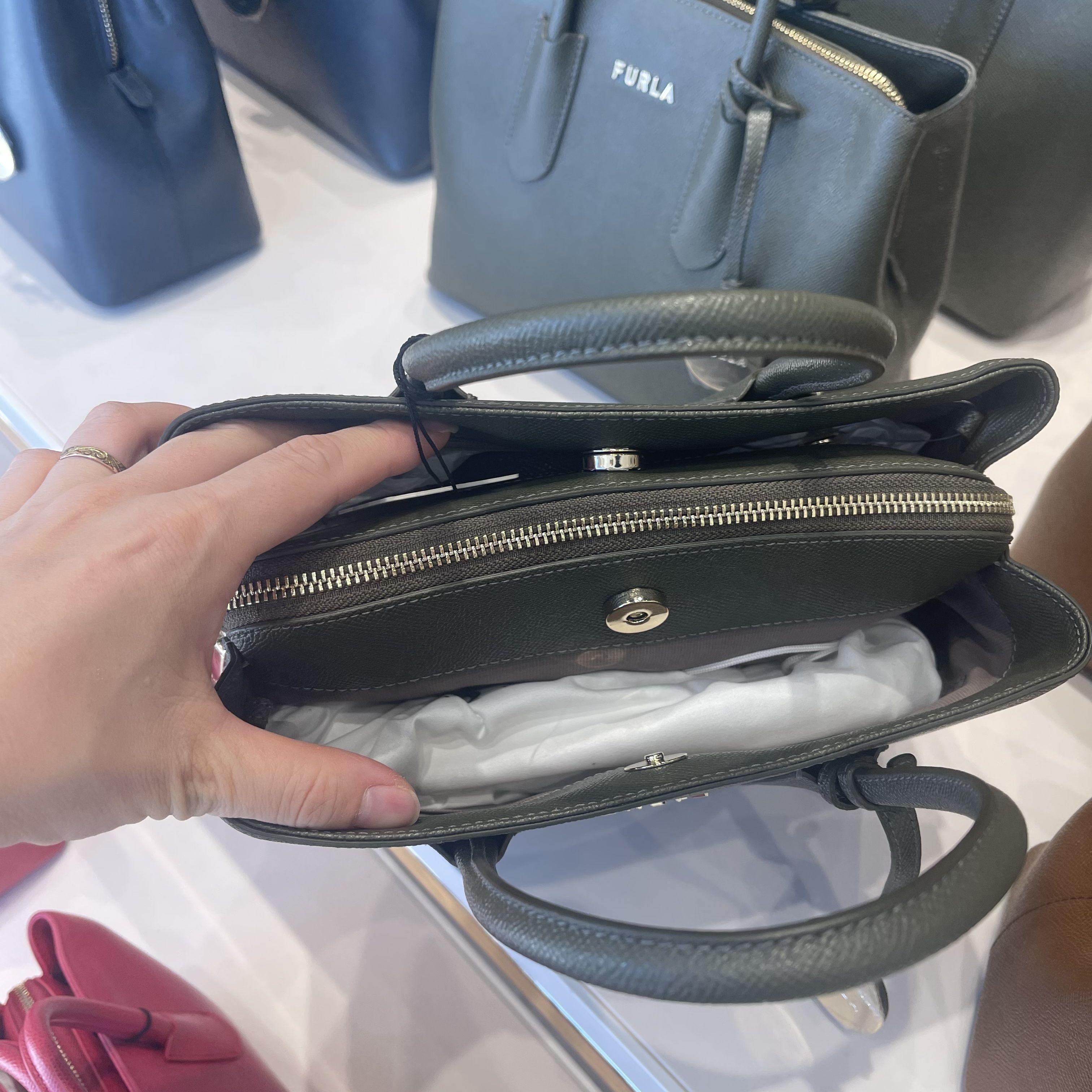 [FURLA] 復刻! TESSA トートバッグ ショルダー 2WAY Sサイズ FURLA] 復刻! TESSA トートバッグ ショルダー 2WAY Sサイズ