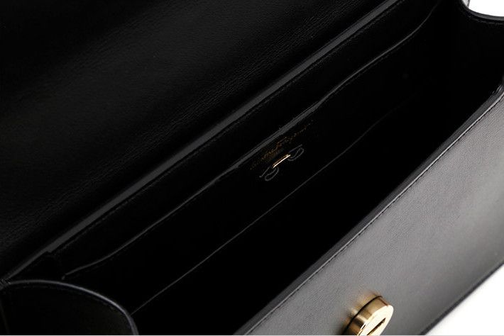 ♦Ferragamo♦ショルダーバッグ☆正規品・関税込☆ ♢Ferragamo♢ショルダーバッグ☆正規品・関税込☆ (FERRAGAMO