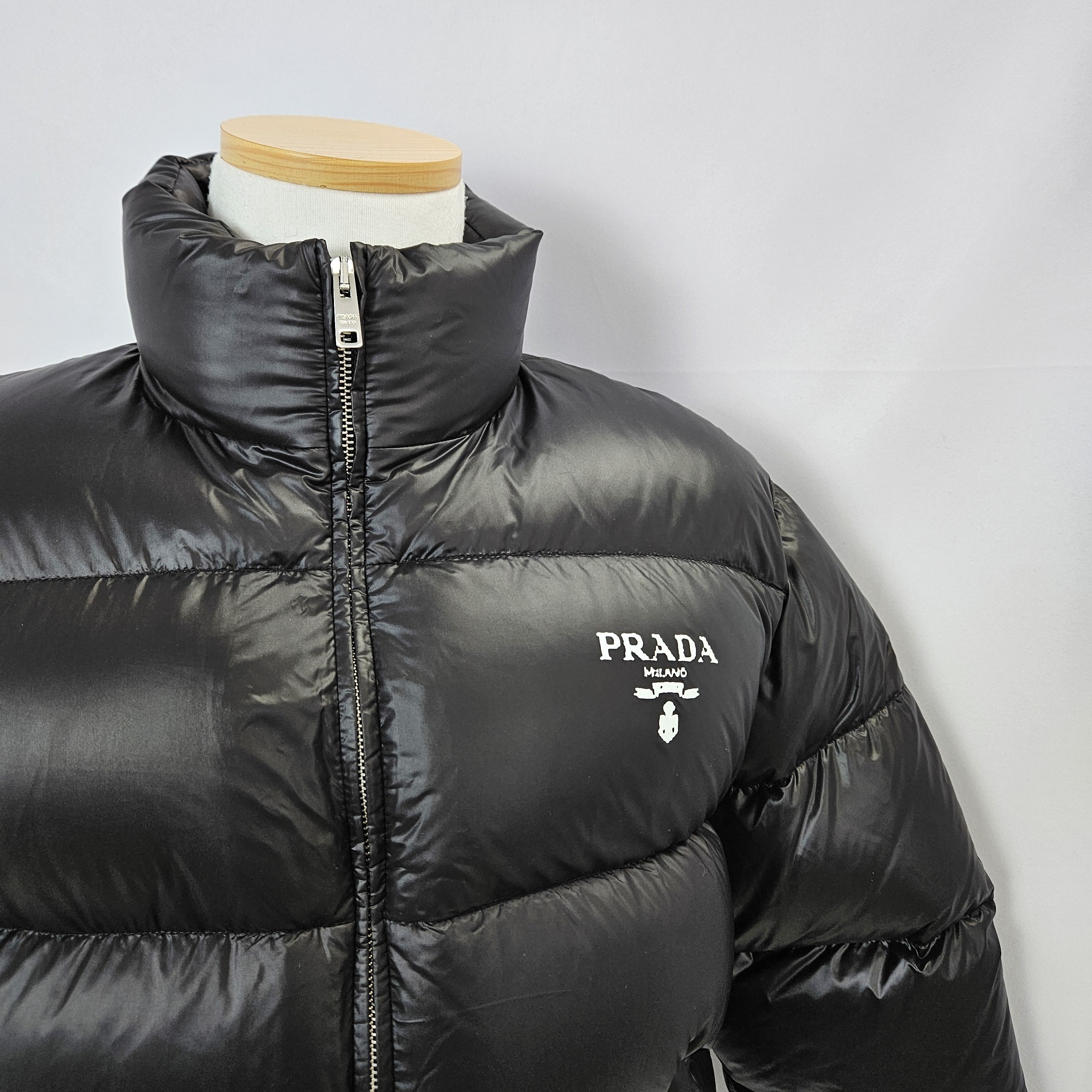 ☆人気☆【PRADA】☆Re-Nylon Logo down jacke.t ジャケット☆ ☆人気☆【PRADA】☆Re-Nylon Logo down jacke.t ジャケット
