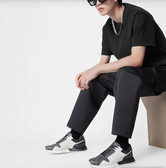 LOUIS VUITTON ルイヴィトン RUN AWAY TRAINERS モノグラム (Louis ...