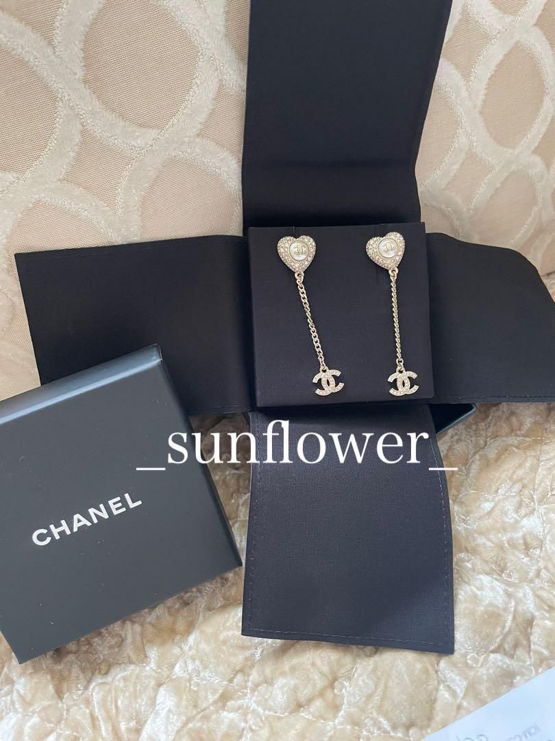エレガント【CHANEL】耳元でキラキラ輝く ロングピアス CCロゴ CHANEL】CCロゴキラキラ♪ ピアス (CHANEL/ピアス) AB3168【BUYMA】