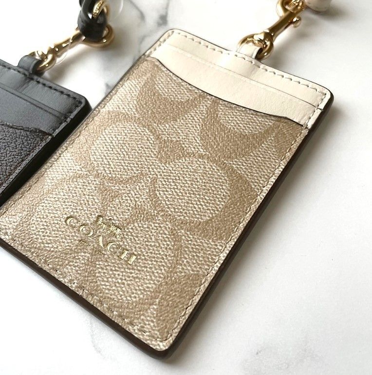 Coach シグネチャー パスケース IDケース ストラップ取り外し可 Coach シグネチャー パスケース IDケース ストラップ取り外し可