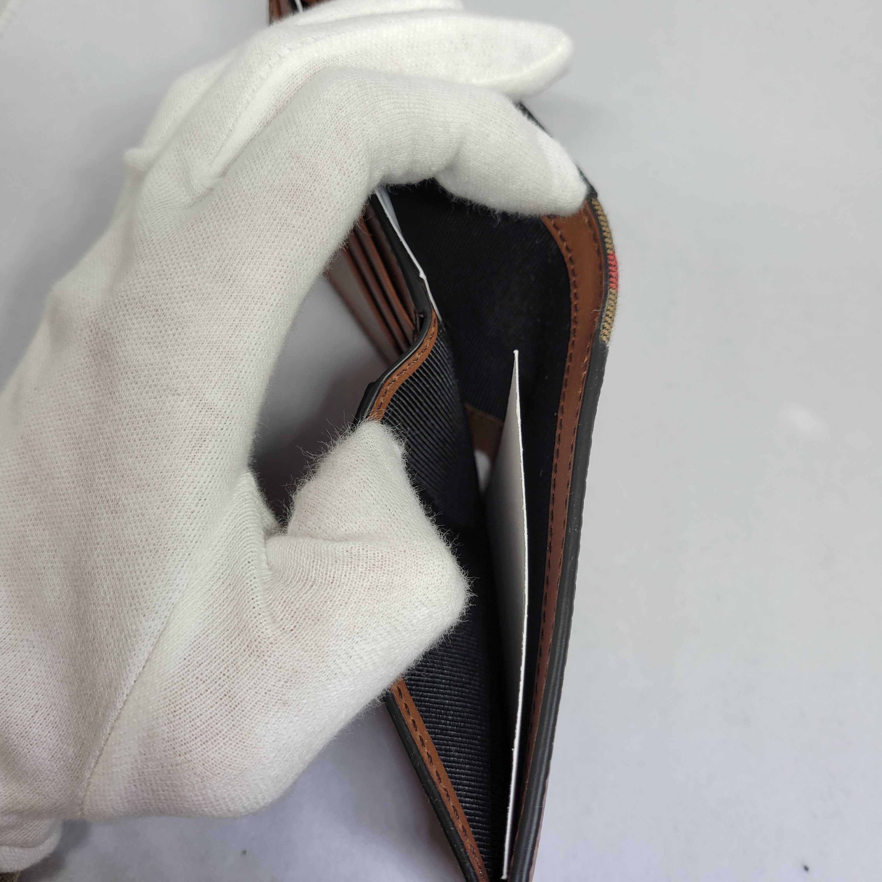 国内即発送 バーバリー レザー チェックの二つ折り財布 楽天市場】Burberry バーバリー Check Bi-Fold Wallet 二つ折り