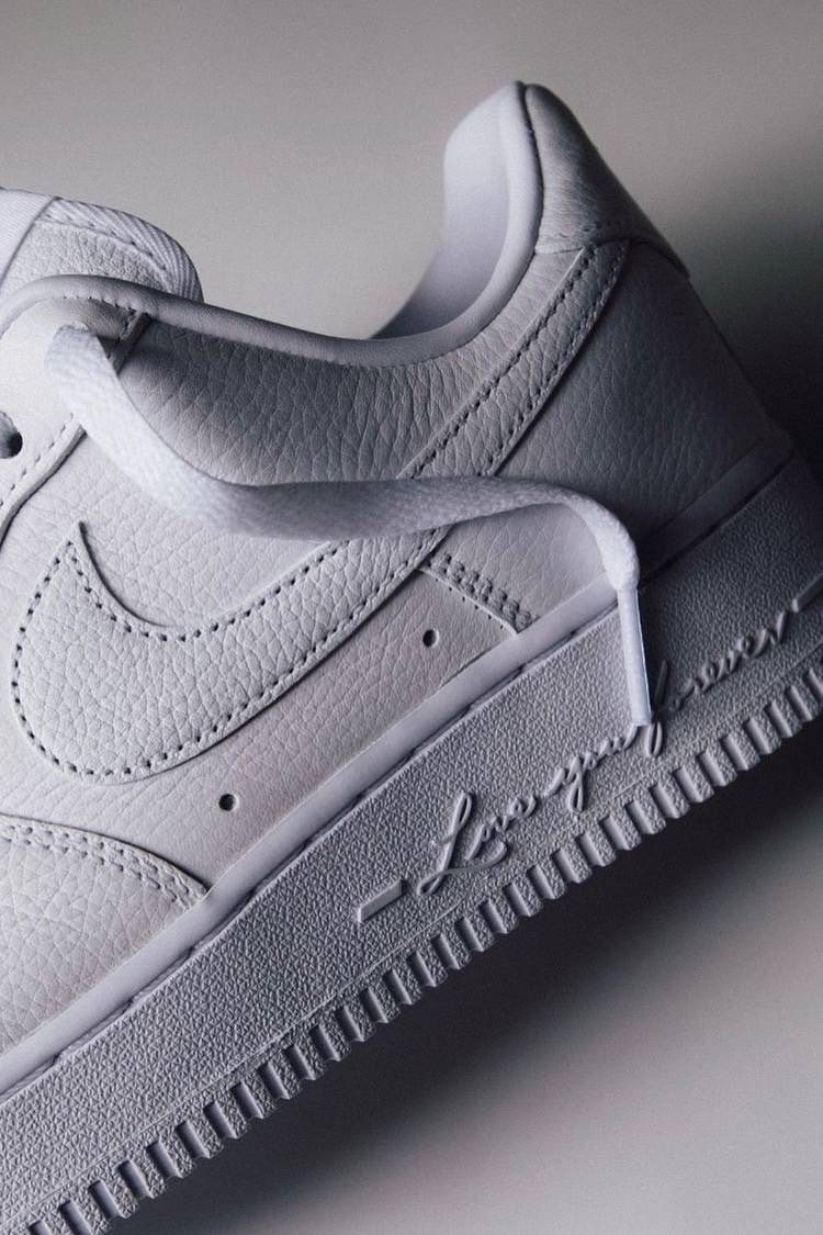 レタリングロゴが素敵 Nike×Drake Wネーム NOCTA エアフォース1 レタリングロゴが素敵 Nike×Drake Wネーム NOCTA エアフォース1
