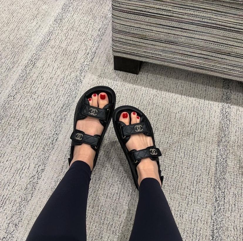 CHANEL 22P CCロゴ フットベット サンダル ブラック G35927
