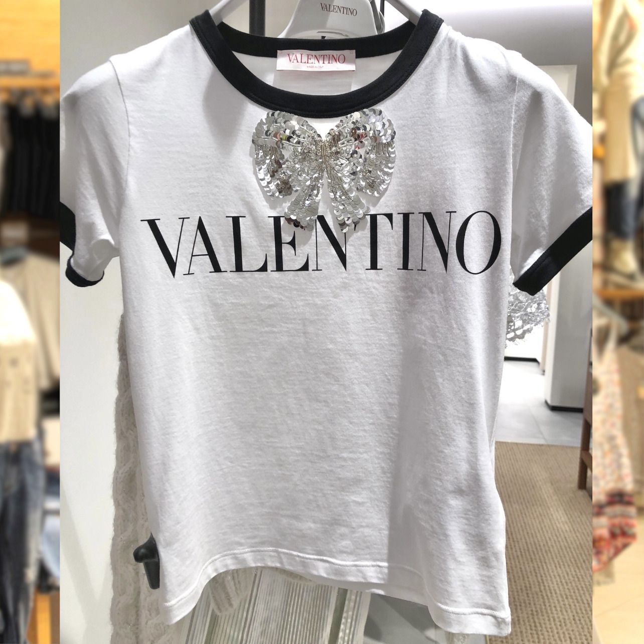 Valentino スパンコールTシャツ　リップ柄