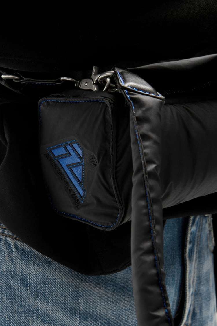 ★韓国の人気★【Ader Error】★Bottle Ba.g★バッグ★ ☆韓国の人気☆【Ader Error x Zara】☆Shoulder Ba.g Blue