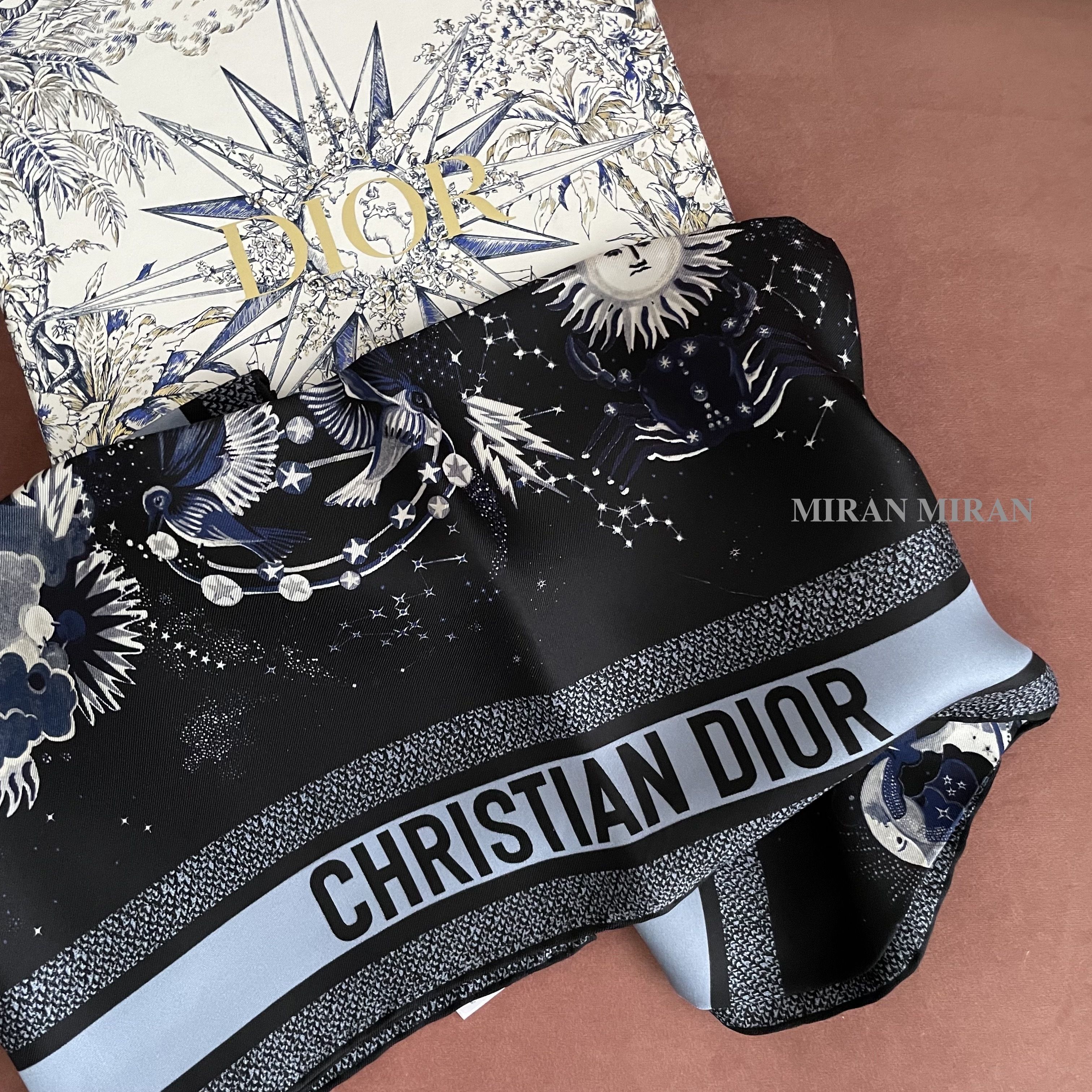 追跡付き発送【Dior】VIP セール ♪シルクスカーフ90 x 90 cm