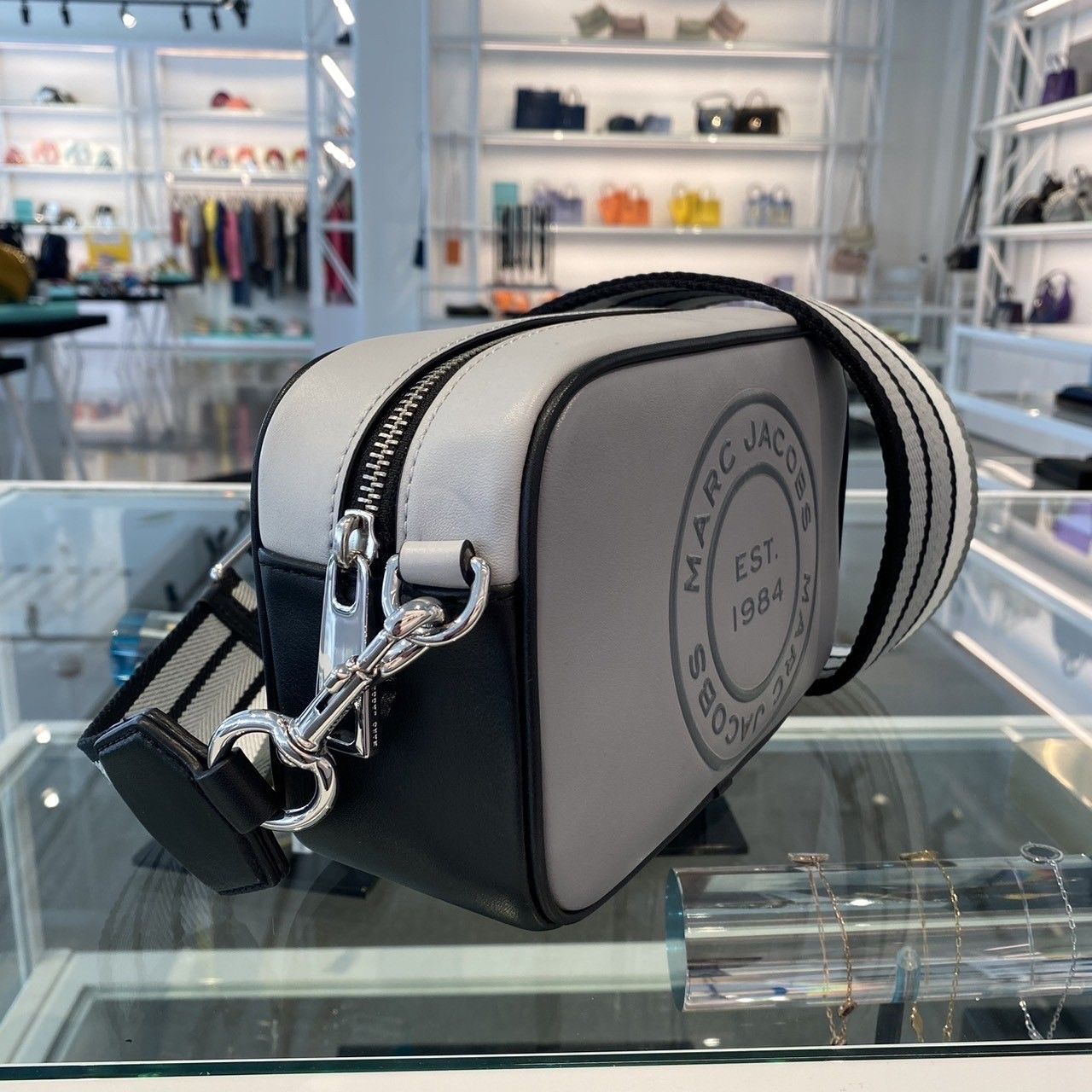 Marc Jacobs ロゴ レザー クロスボディー フラッシュ 関税送料込 Marc Jacobs ロゴ レザー クロスボディー フラッシュ 関税送料込
