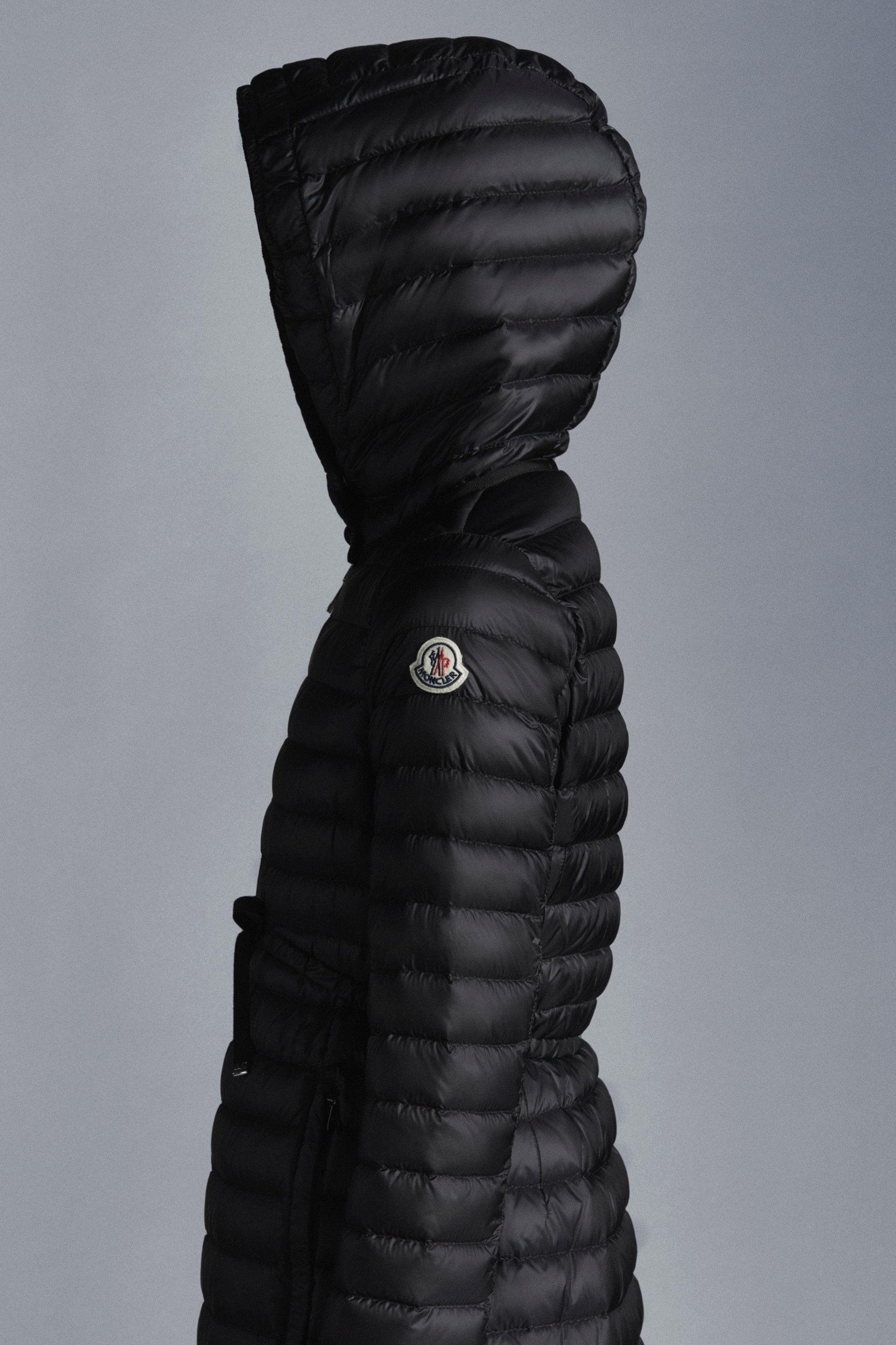 MONCLER2023春夏新作 フード付きライトダウンジャケット BARBEL MONCLER2023春夏新作 フード付きライトダウンジャケット BARBEL