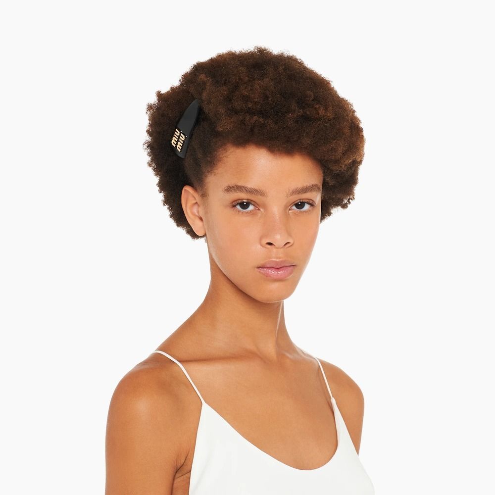 MiuMiu】ミュウミュウ パテントレザー ロゴ ヘアクリップ (MiuMiu/ヘア