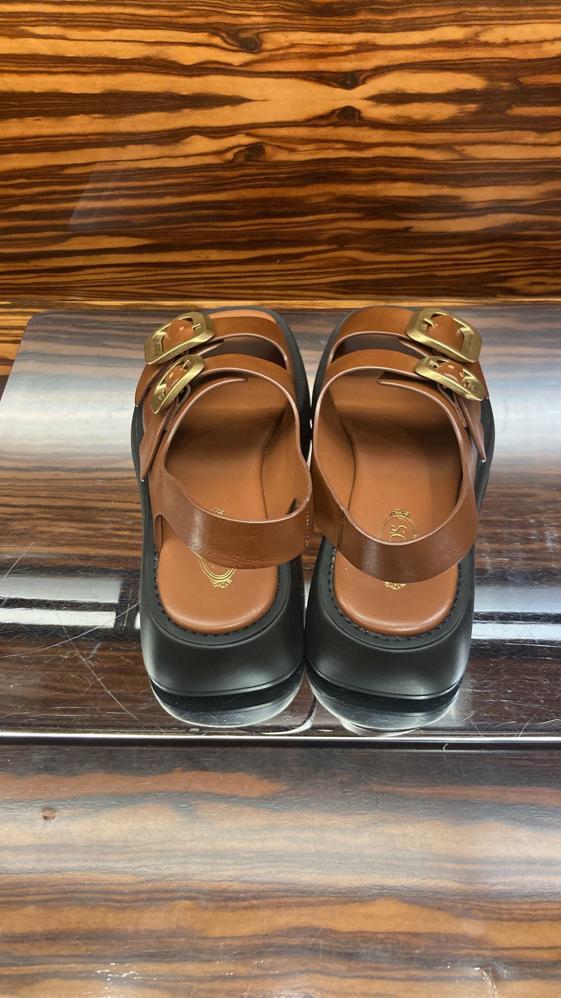 送料込直営店*TOD`S*トッズ*ロゴメタルストラップレザーサンダル