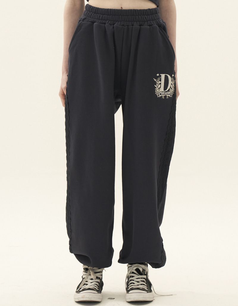 ODDONEOUT★韓国★大人気★Emblem training sweatpants 2色 ODDONEOUT☆韓国☆大人気☆Emblem training sweatpants 2色 (ODD