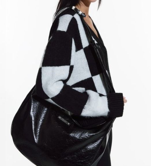 ★韓国の人気★【FALLETT】★Crack Leather Moonba.g★関税込★ ☆韓国の人気☆【FALLETT】☆Crack Leather Moonba.g☆関税込☆