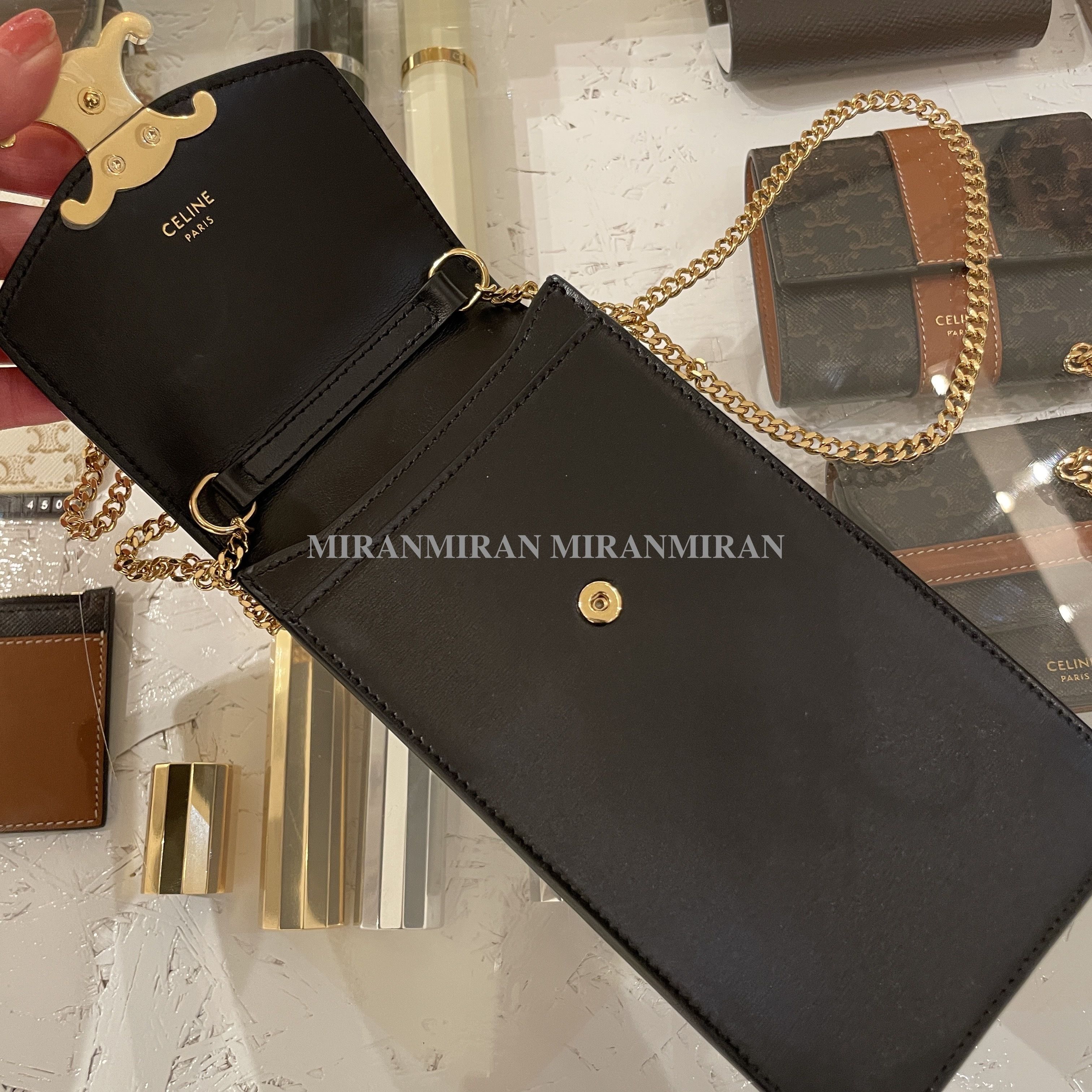 CELINE】TRIOMPHE バーティカル モバイルポーチ (CELINE/iPhone