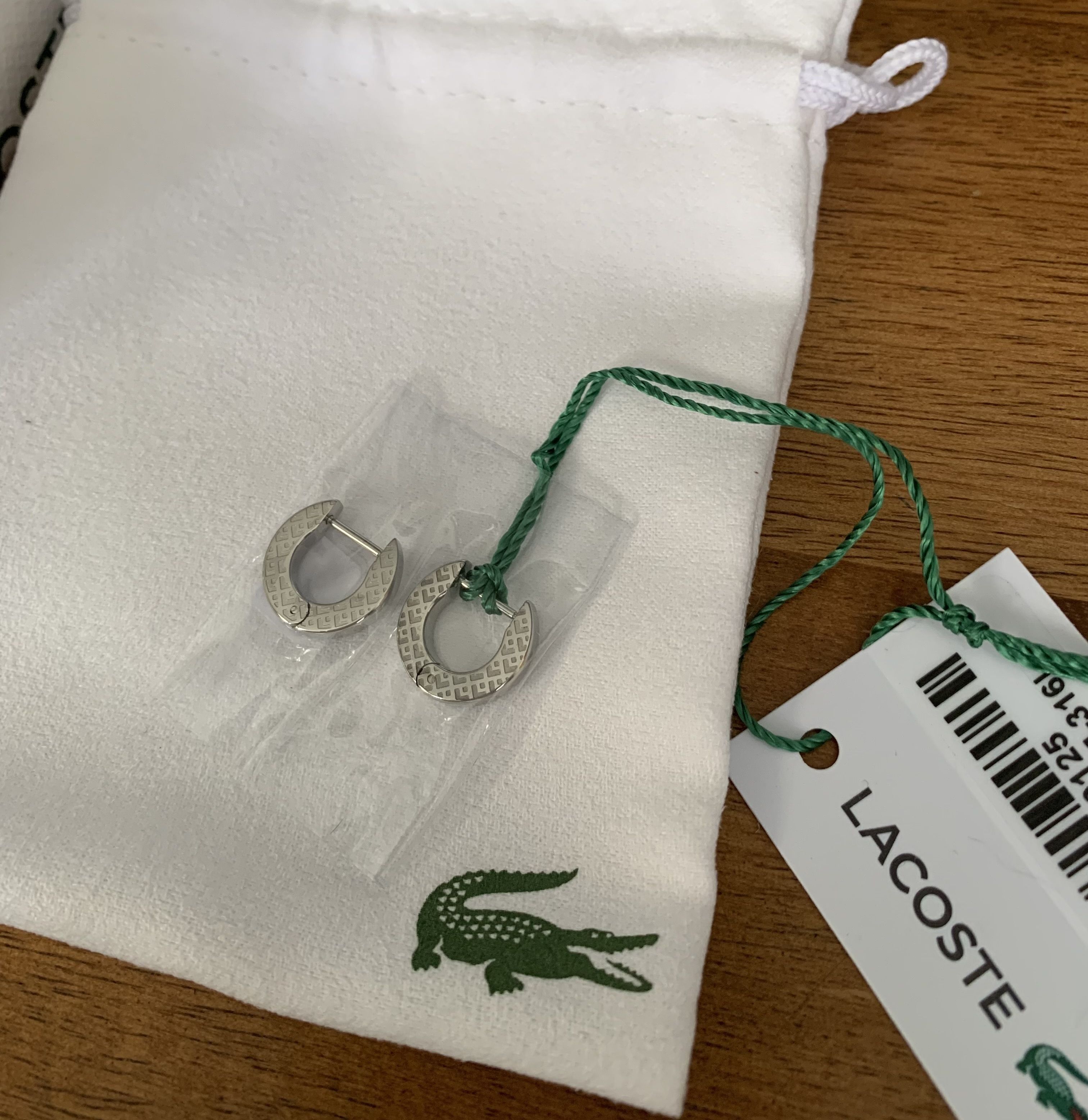 Lacoste☆ロゴ フープピアス BACKHAND Lacoste☆ロゴ フープピアス (LACOSTE/ピアス) 91905677【BUYMA】