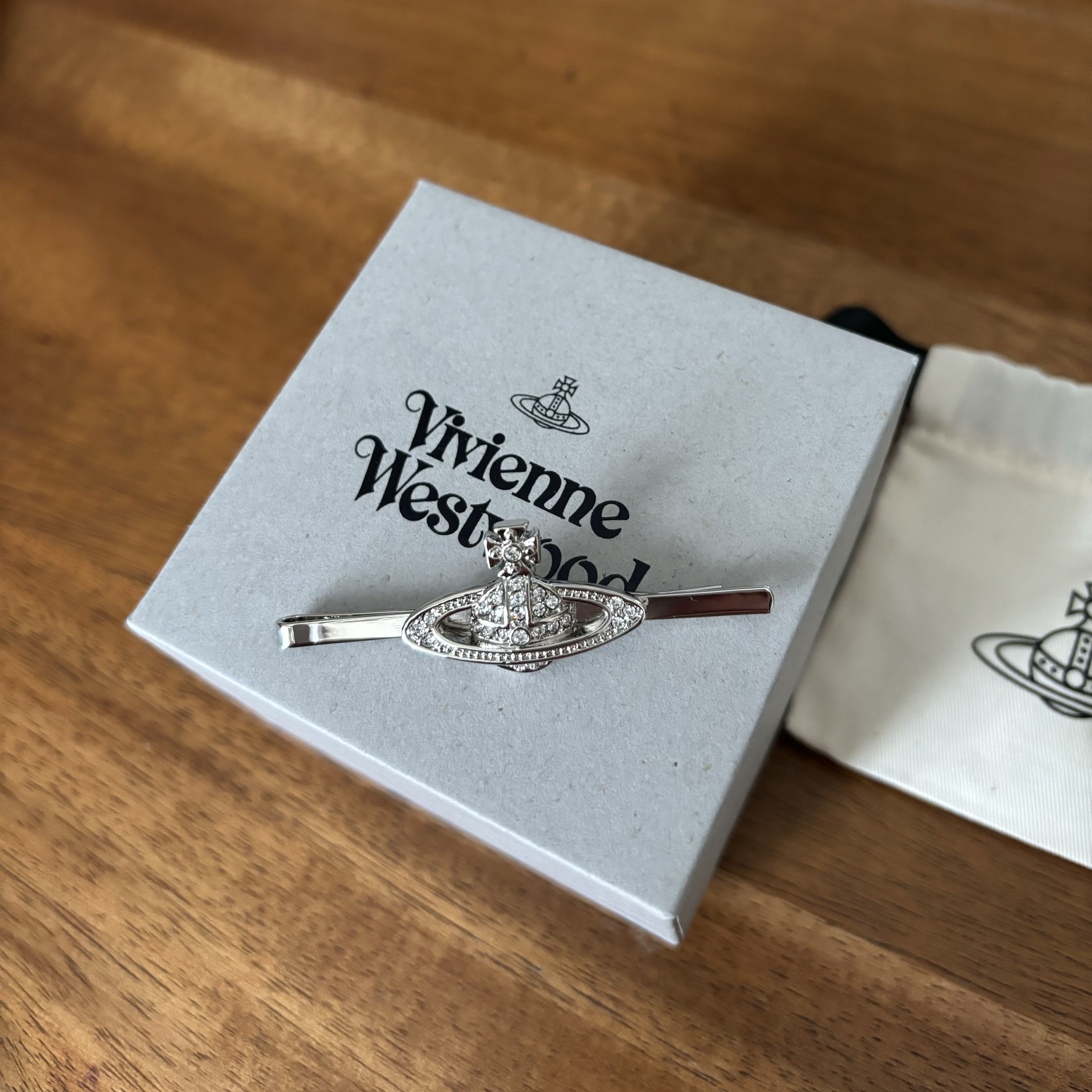 Vivienne Westwood ミニ bas relief クリスタル tie ピン VIVIENNE WESTWOOD - Mini Bas Relief Crystal Tie Clip