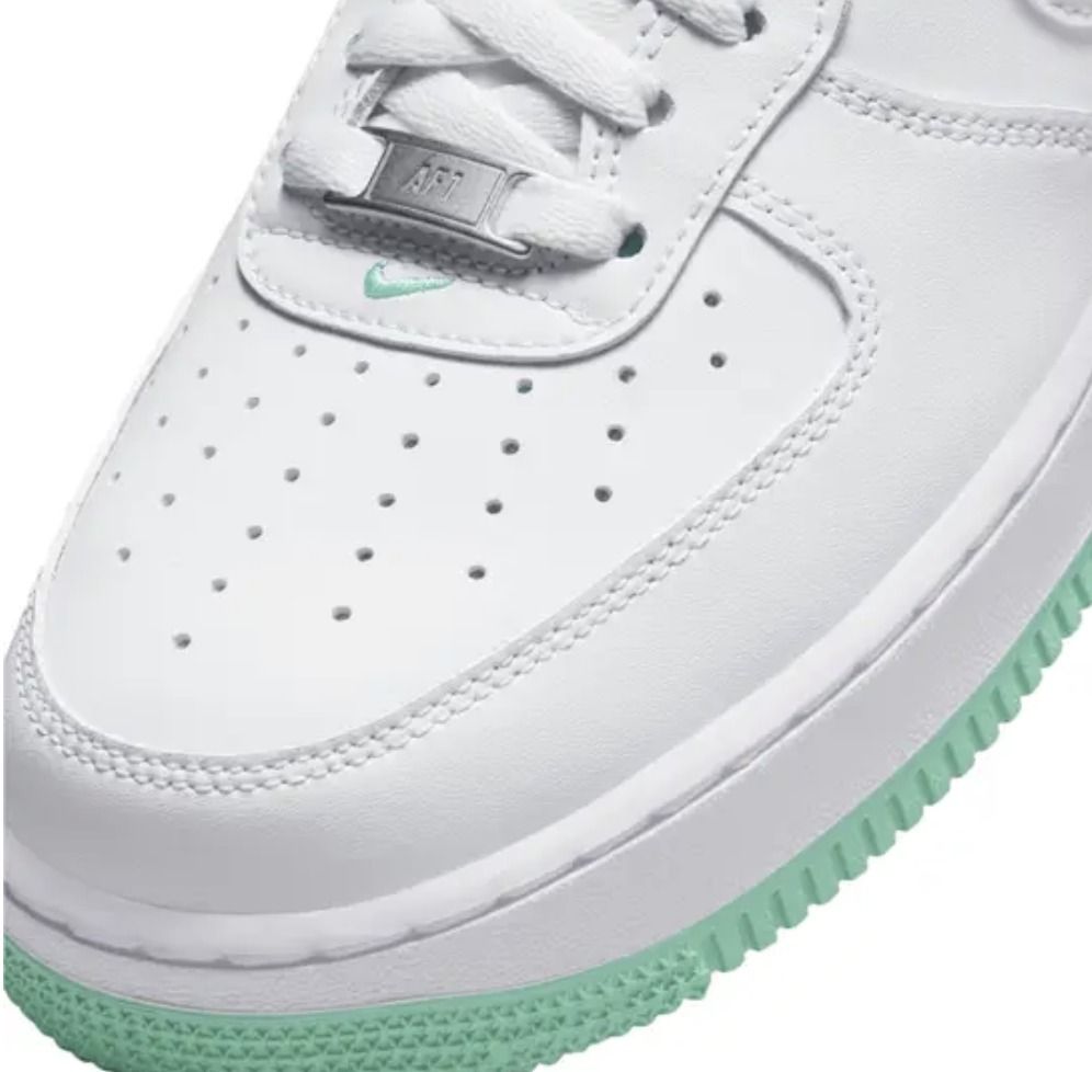 ★NIKE★送関込★美しいティファニーカラーで話題の逸足★ ☆NIKE☆送関込☆美しいティファニーカラーで話題の逸足☆ (Nike