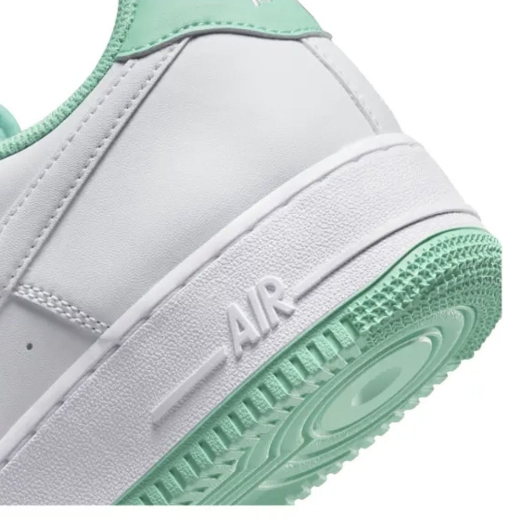 ★ NIKE WMNS★送関込★アイキャッチ ティファニーカラーの１足 ☆ NIKE WMNS☆送関込☆アイキャッチ ティファニーカラーの1足
