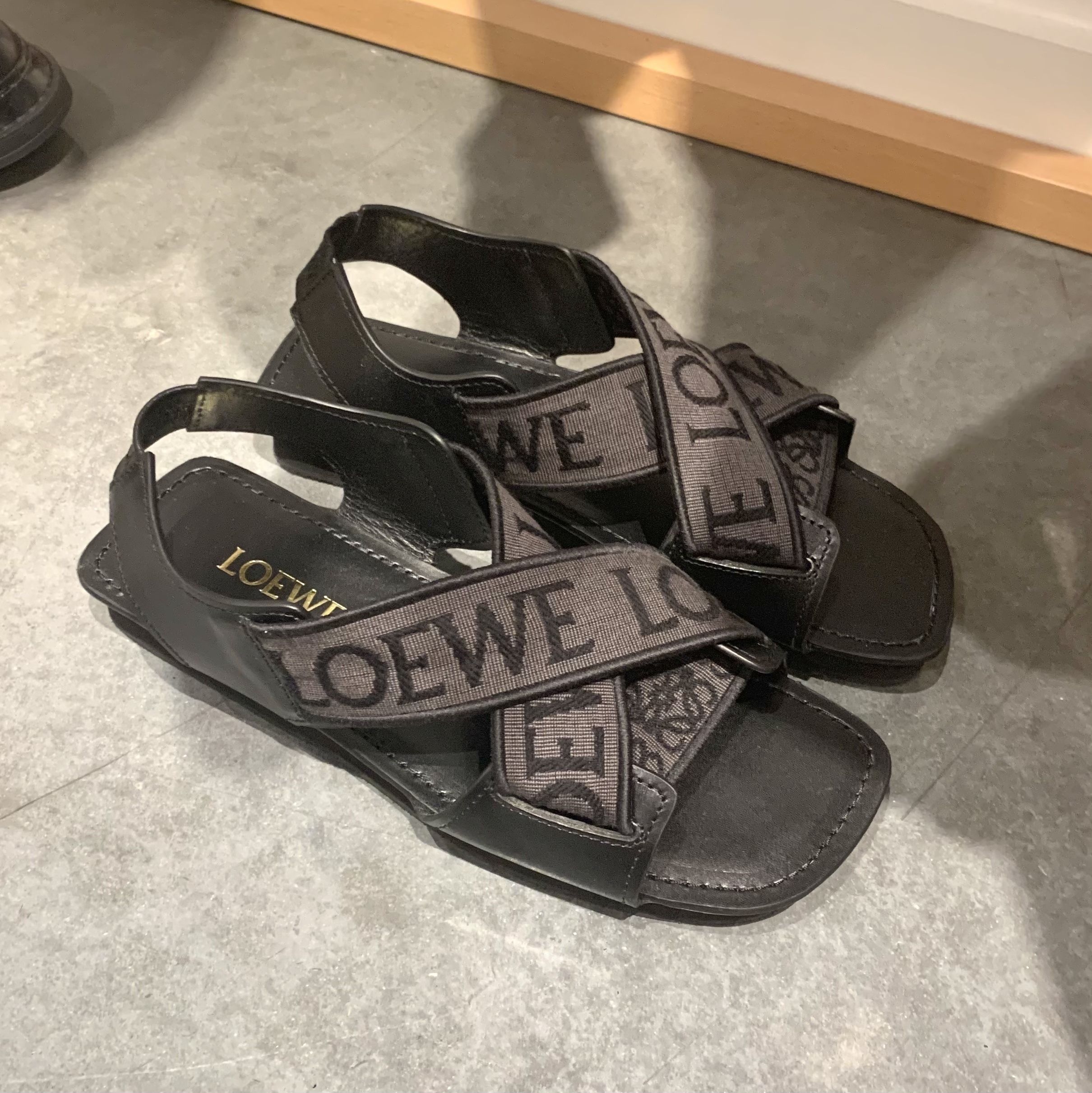 LOEWE ストラップサンダル