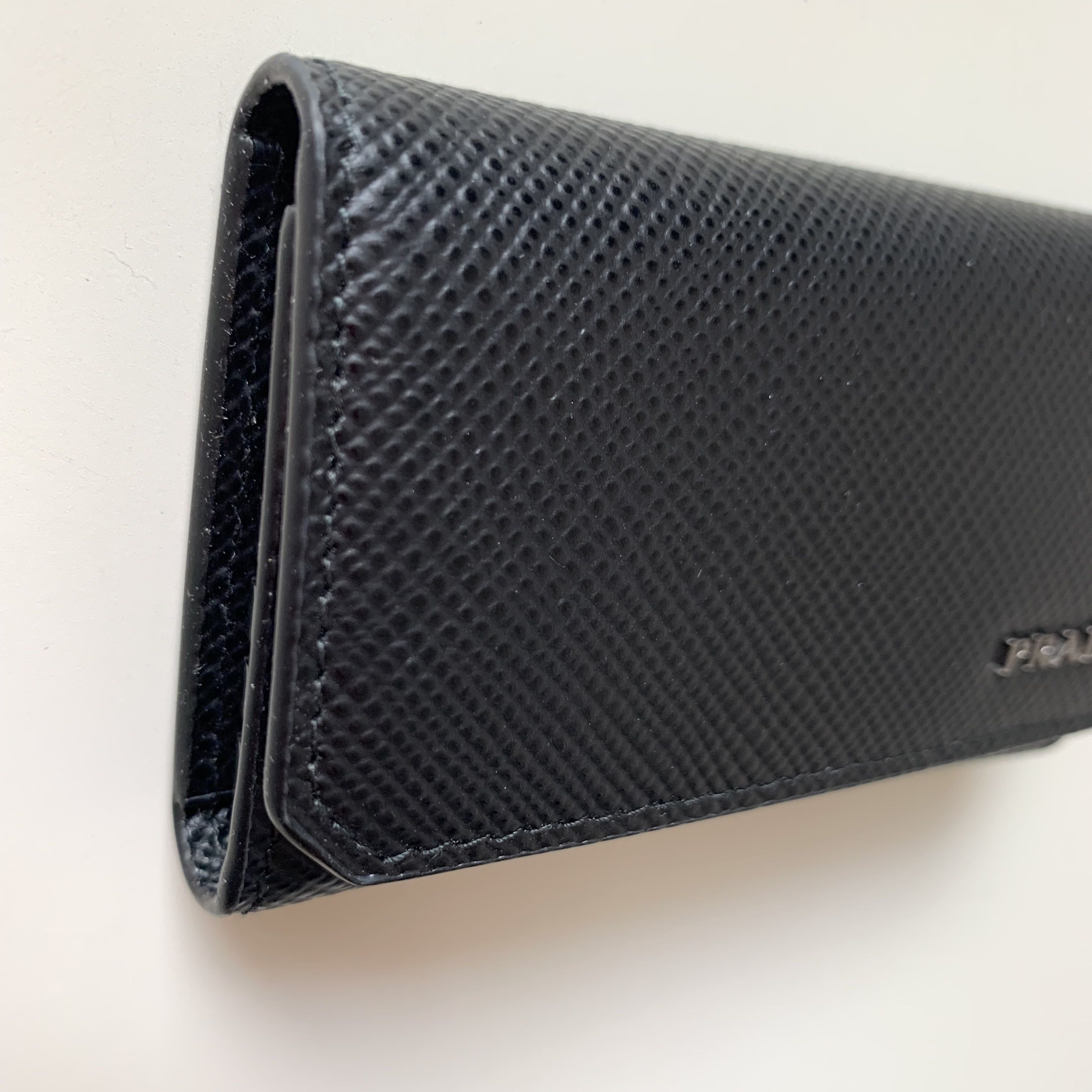 国内即納☆メンズお勧め《PRADA》SAFFIANO CUIR 6連キーケース (PRADA