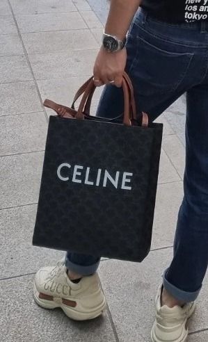 VIP価格★CELINE HOMME★Triomphe canvas Cavasミディアムバッグ CELINE HOMME Triomphe Leather-Trimmed Logo-Print Coated