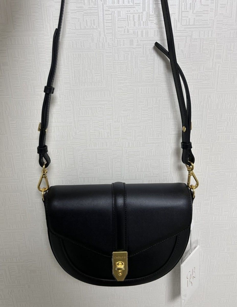 ショルダーバッグ・ポシェット CARLYN door 4colors H70303010 ◇CARLYN◇Moon Saddle Bag H70303010 ムーンバッグ 韓国発