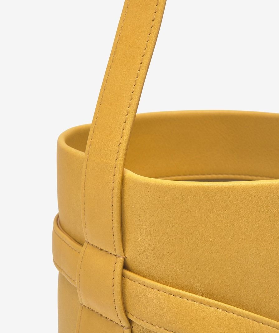 ☆人気☆【THE ROW】☆MINI LEO BUCKET BA.G☆バケットバッグ☆ ☆人気☆【THE ROW】☆MINI LEO BUCKET BA.G☆バケットバッグ
