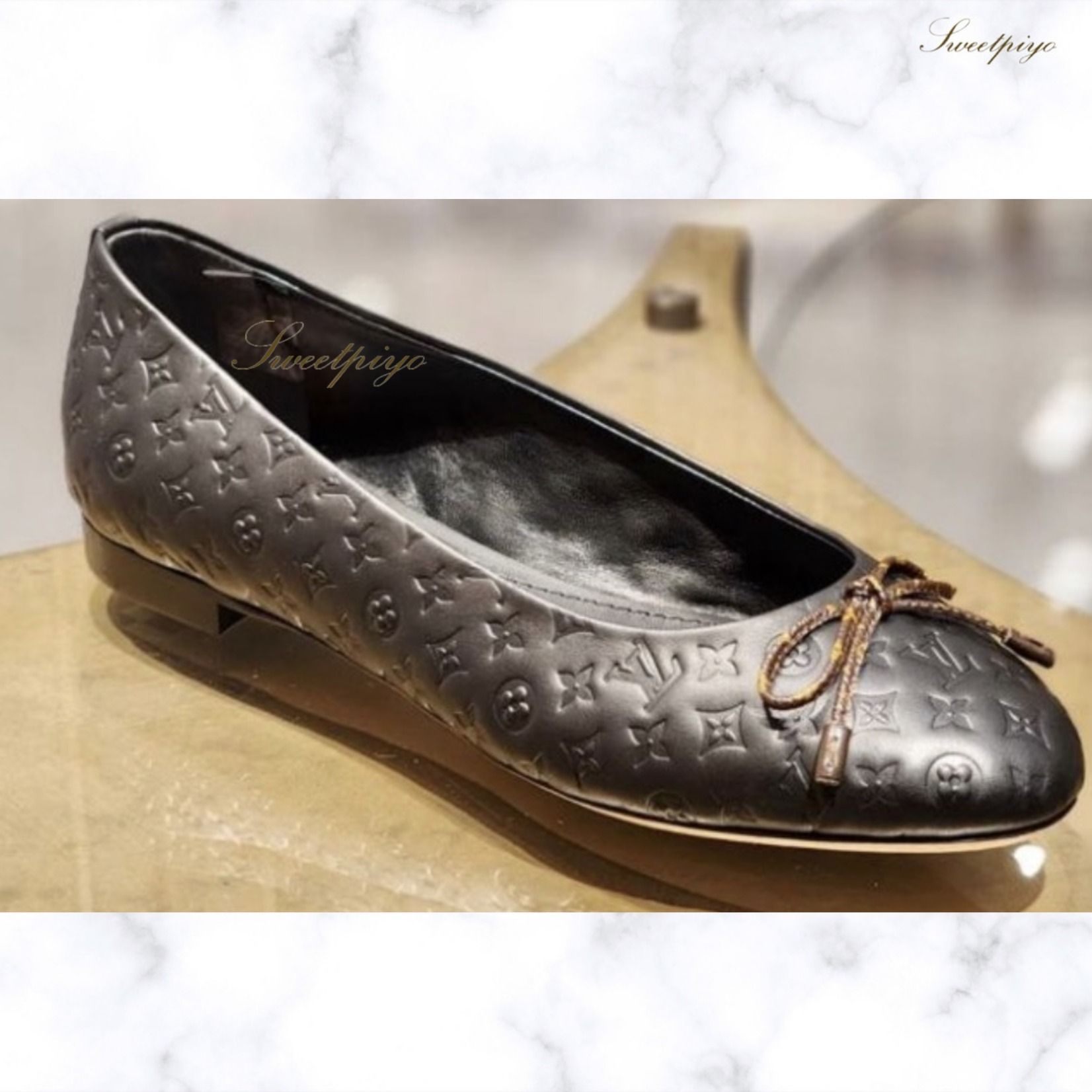 新作】ルイヴィトン☆ニーナフラットバレエシューズ リボン (Louis Vuitton/バレエシューズ) 1ABHAR【BUYMA】