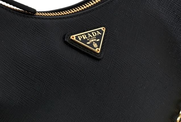 ★関税込★PRADA Re-Edition 2005 サフィアーノ レザー バッグ 関税負担なし☆PRADA Re-Edition 2005 サフィアーノレザーバッグ