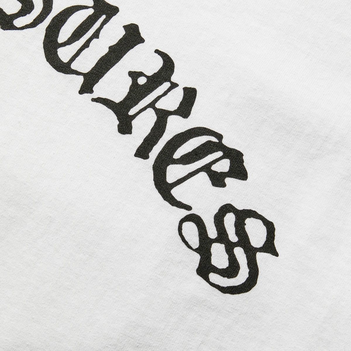 海外限定 PLEASURES ゴシックロゴ クルーネック 半袖 Tシャツ 海外限定 PLEASURES ゴシックロゴ クルーネック 半袖 Tシャツ