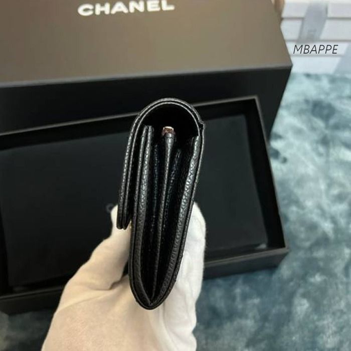 *希少な一品*【CHANEL】二折りカブセ長財布 限定品 CHANEL 二折りカブセ長財布 キャビア ライトゴールド金具
