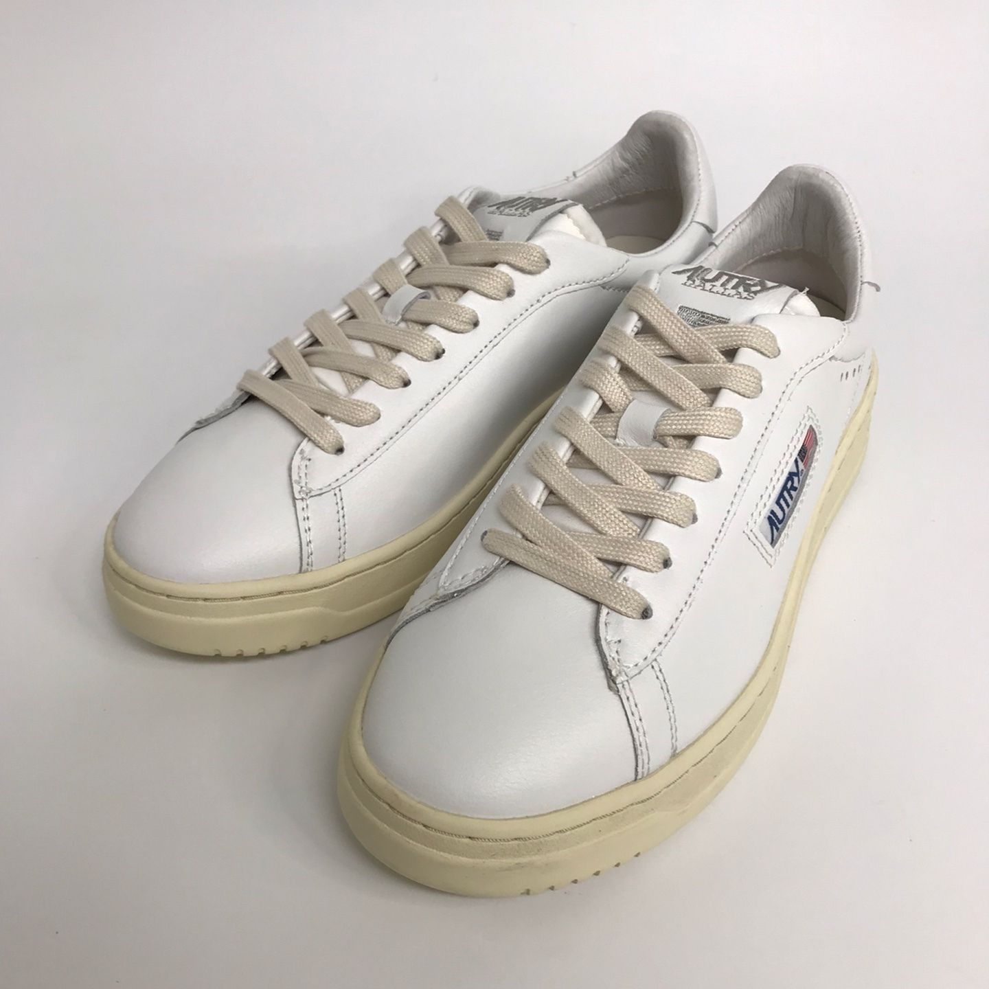 AUTRY☆関税込 DALLAS LOW メンズスニーカー Autry Dallas Low Sneakers In White And Red Leather