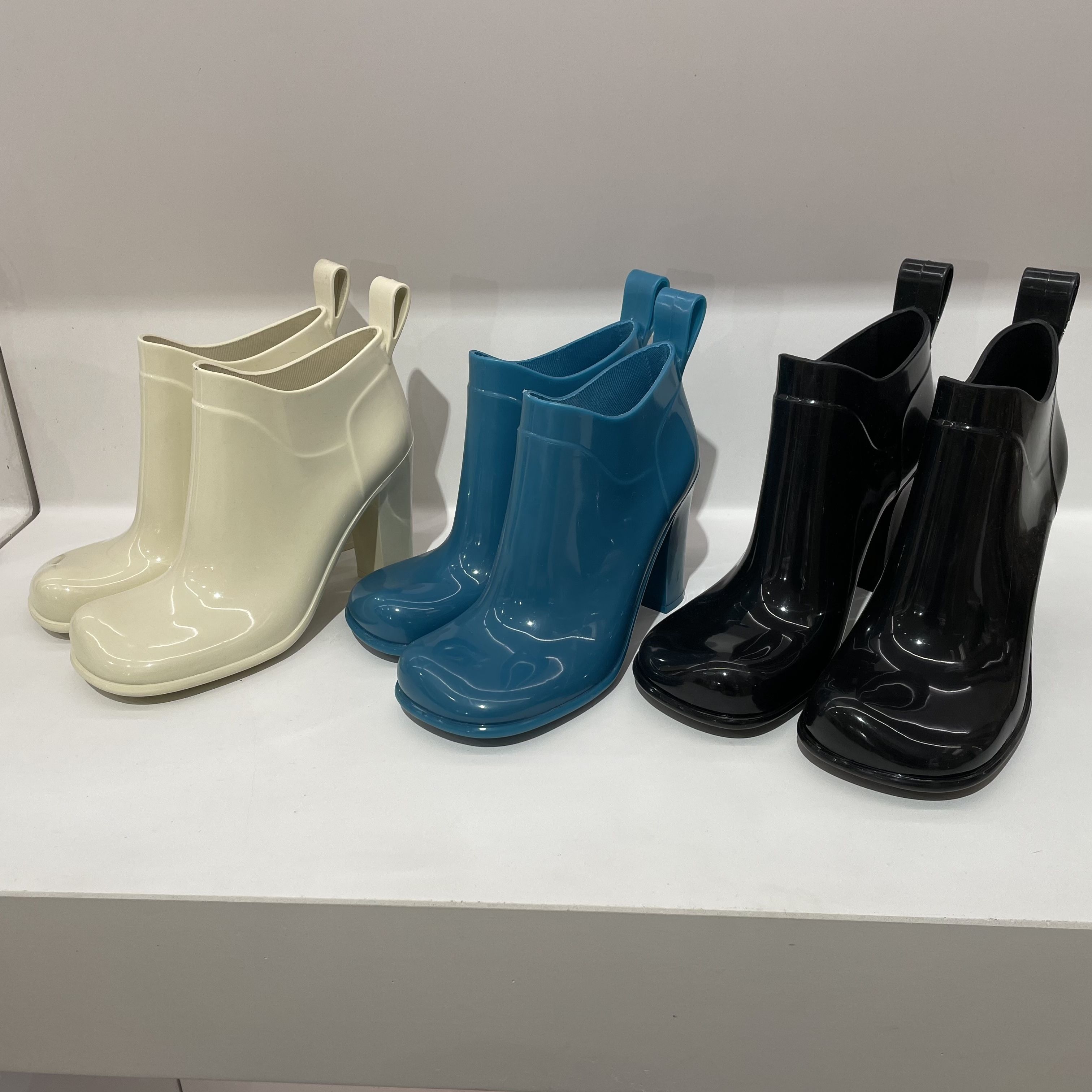 セール ☆ BOTTEGA VENETA シャイン アンクル ラバー ブーツ (BOTTEGA