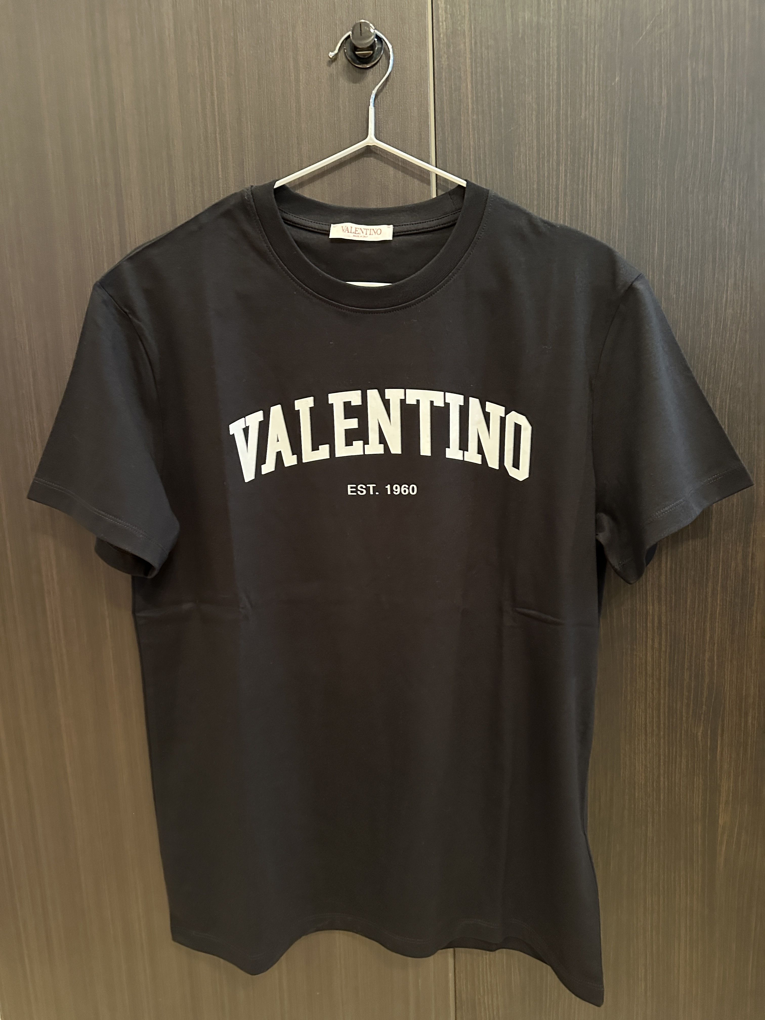 国内発送・関税送料込】VALENTINO ロゴ Tシャツ BTS SUGA着用